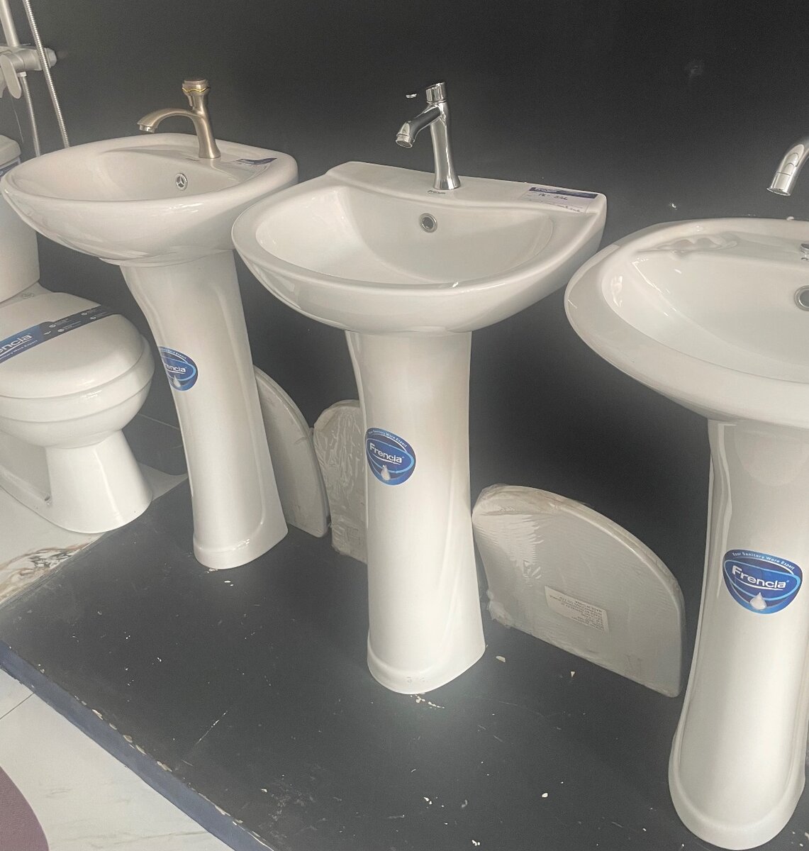 BASIN AND PEDESTAL