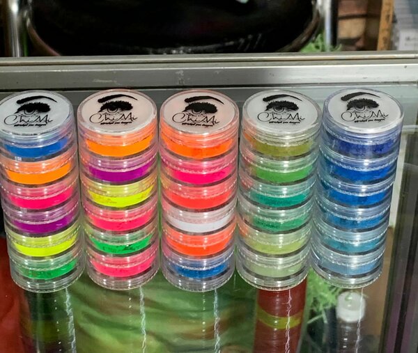 Colored pigments