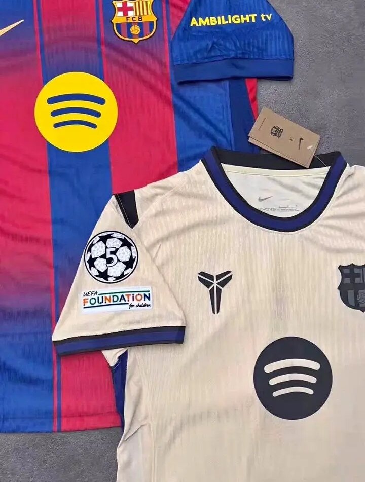 Maillots de football stylés