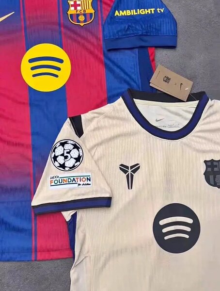 Maillots de football stylés