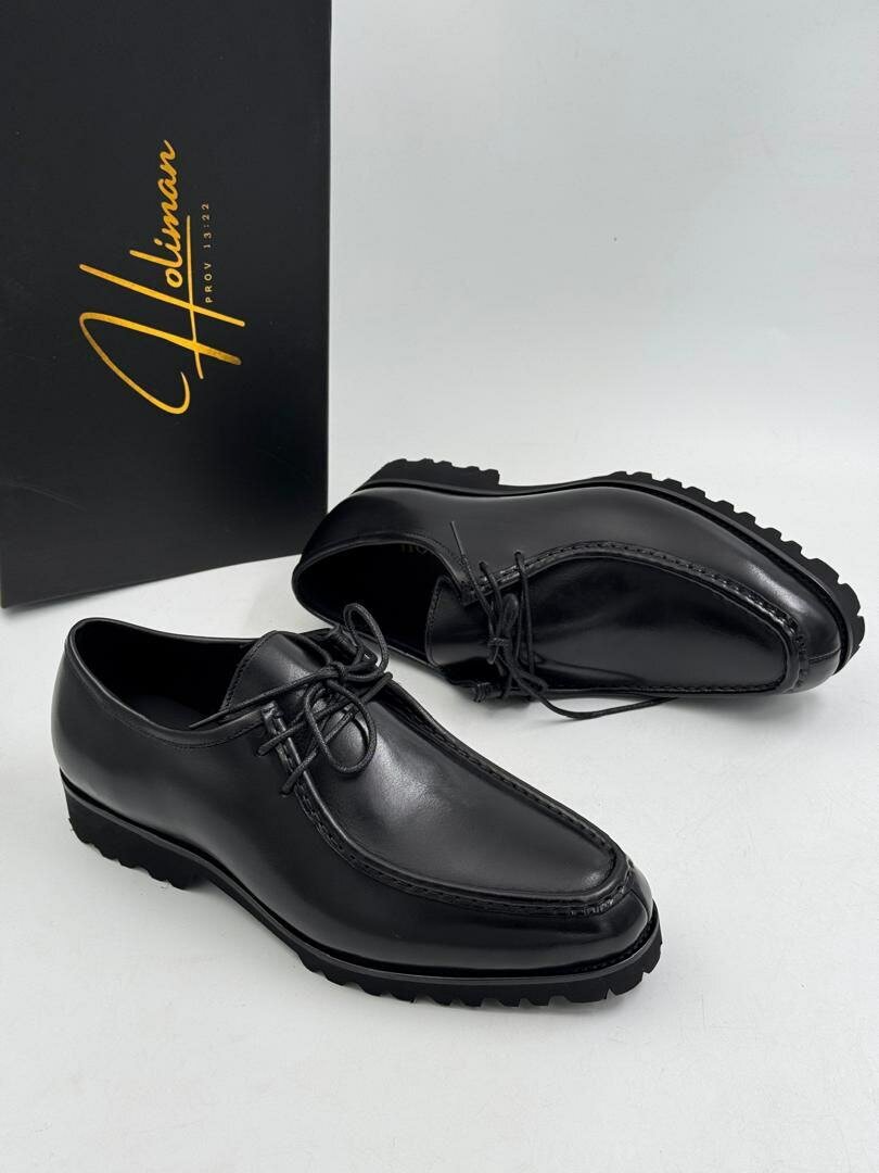 Solid leather shoes