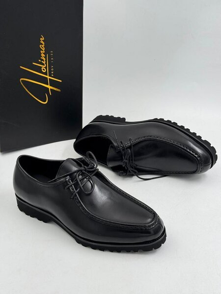 Solid leather shoes