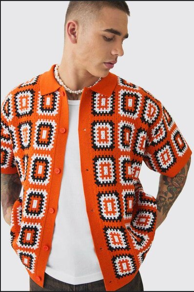 Chemise colorée à motifs géométriques