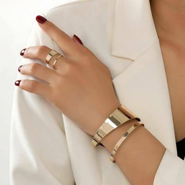 Set de bijoux dorés modernes