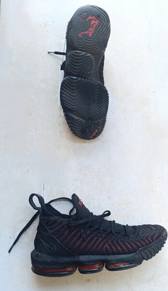 Baskets de basket légères et modernes