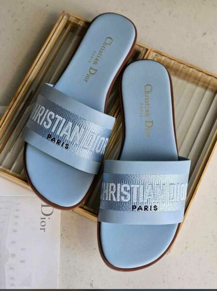Ladies slippers