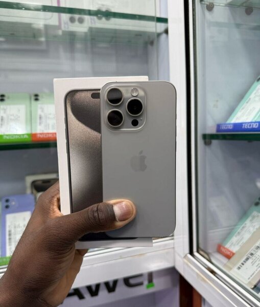 iPhone 15Pro Gris