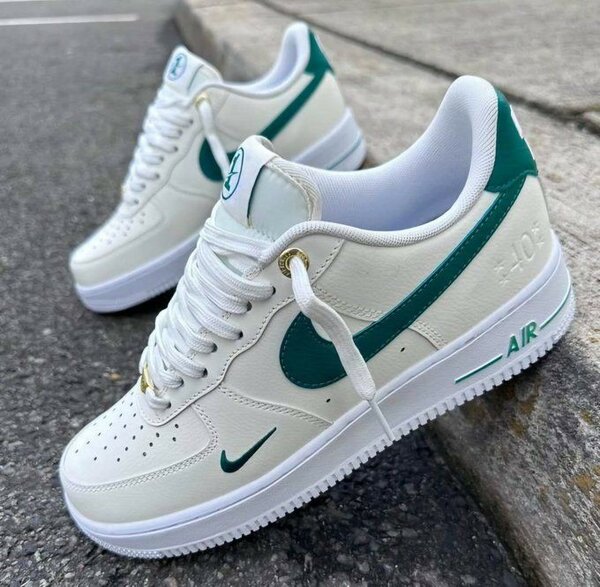 Sneakers (Nike)