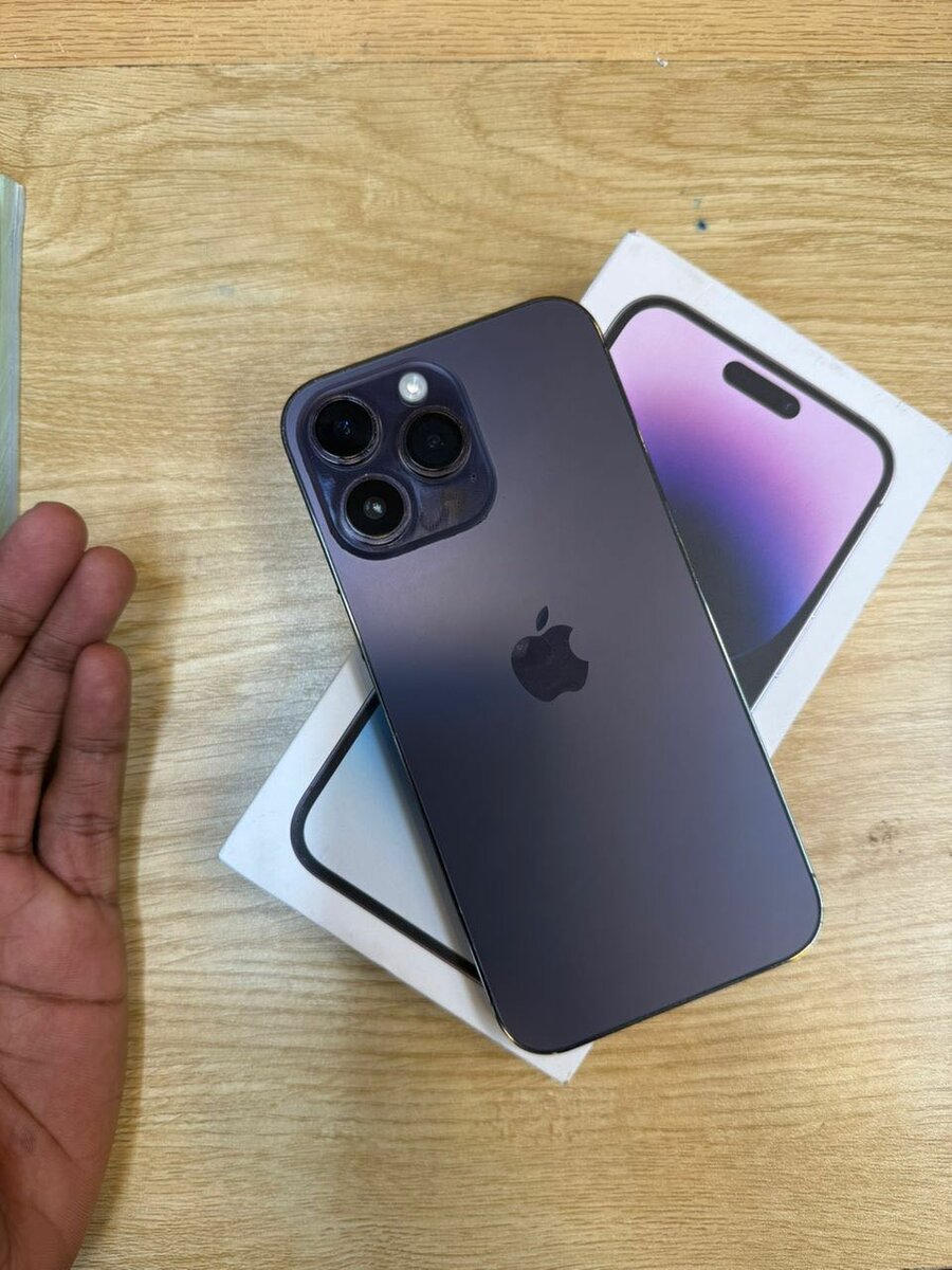 iPhone 14 Pro 128go écran fissuré quasi neuf