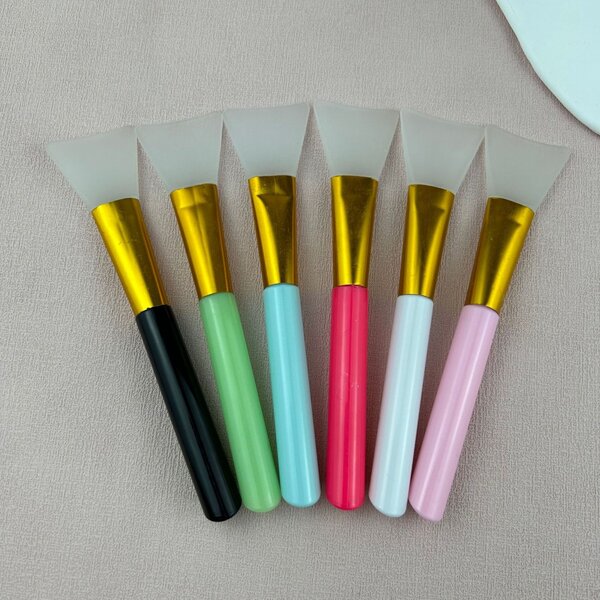 Silicon mud mask applicator
