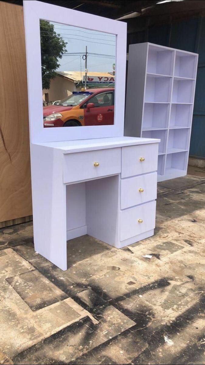 Female dresser