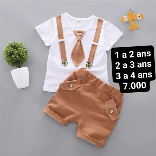 t-shirt blanc et short marron