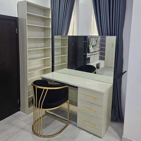 Ladies Dresser set