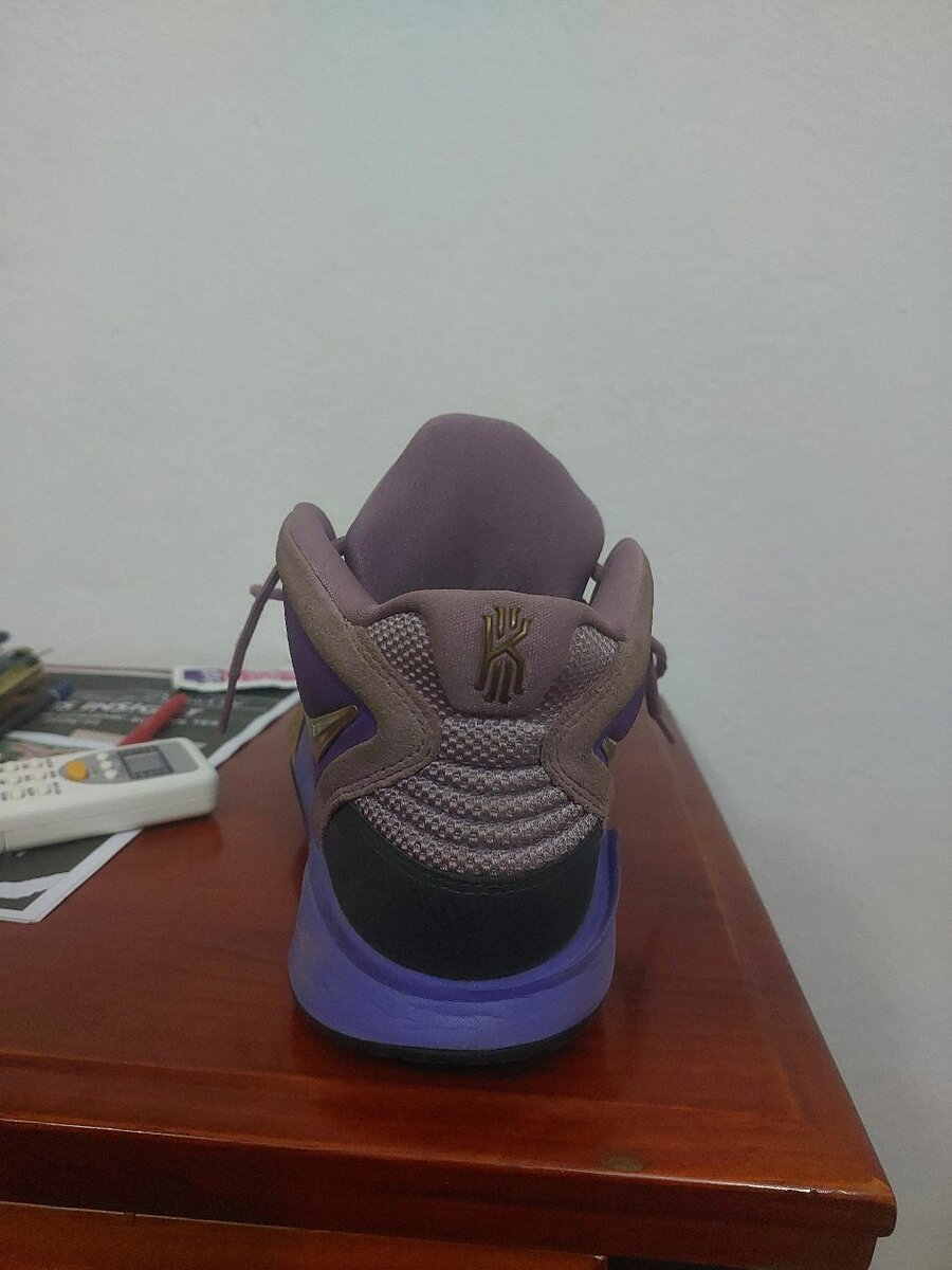 Kyrie 8 AUTHENTIQUE BON ETAT