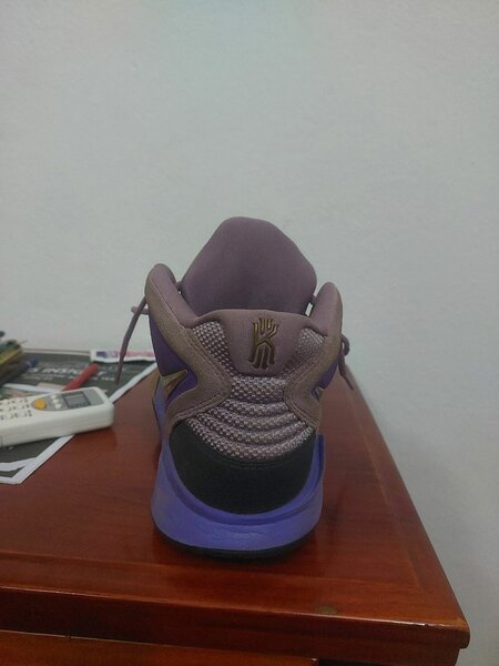 Kyrie 8 AUTHENTIQUE BON ETAT