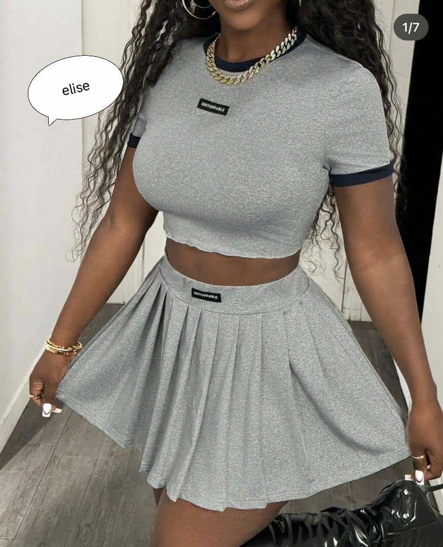 Ensemble Jupe et Haut Gris Élégant