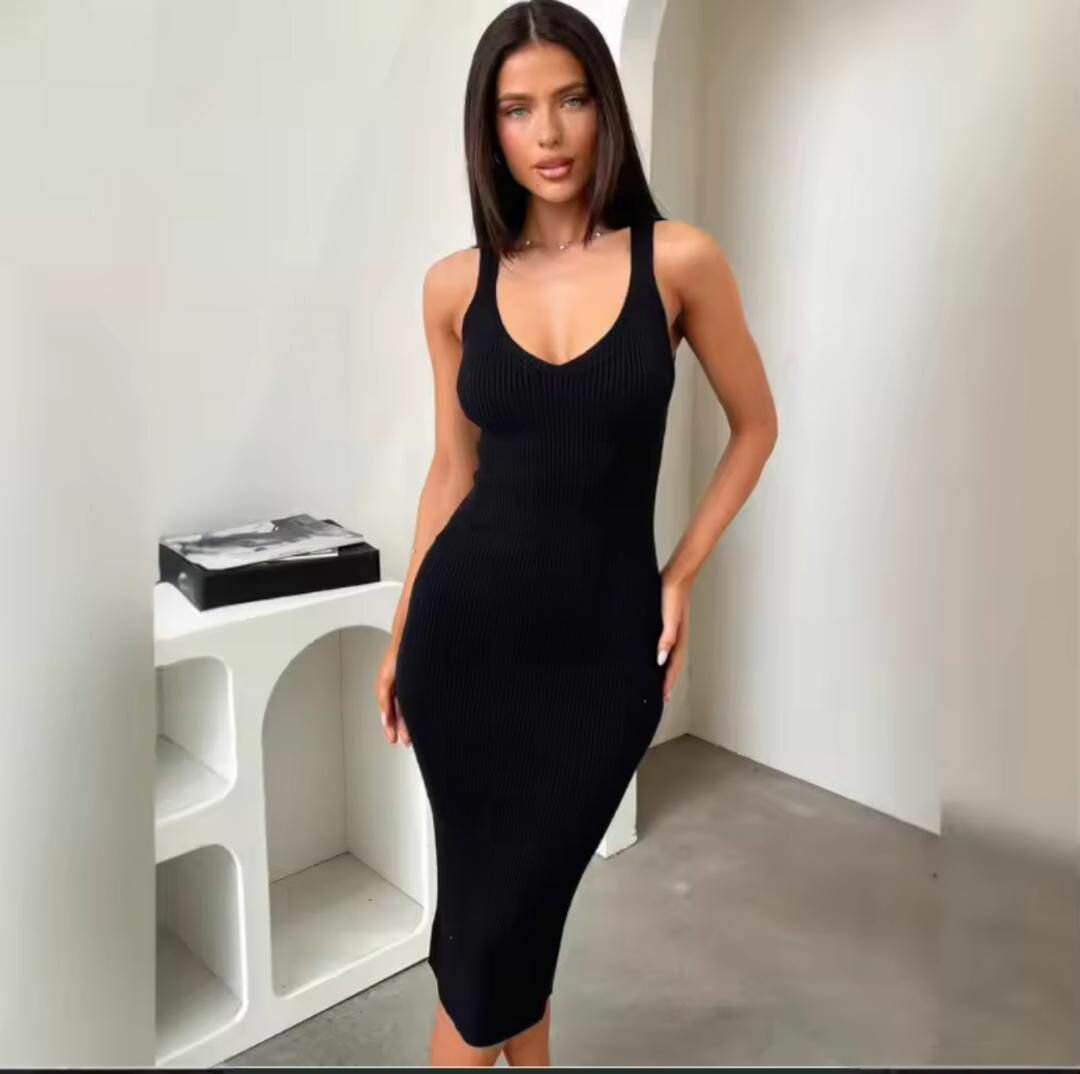 Robe Midi Noire Élégante