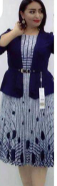 Robe bleue avec veste et fleurs
