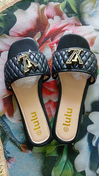 Ladies slippers