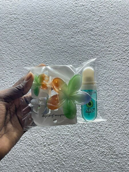 Ensemble de pince et gloss
