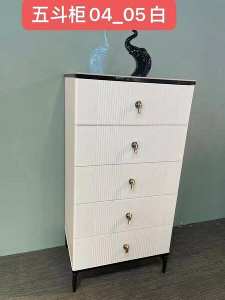 Chest of drawer