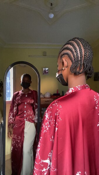 Robe élégante en satin rouge