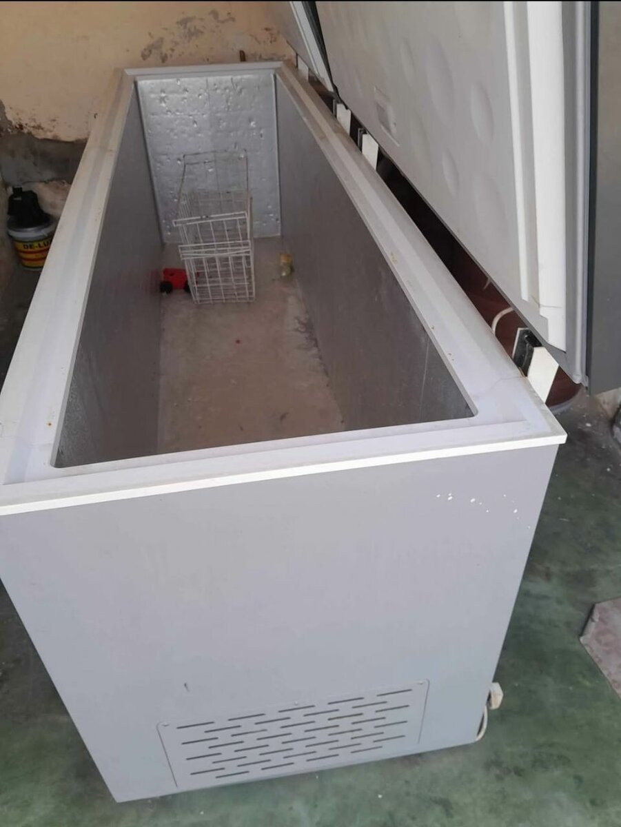 Deep Freezer. Double door. 785 Litres