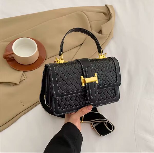 Crossing hand bags