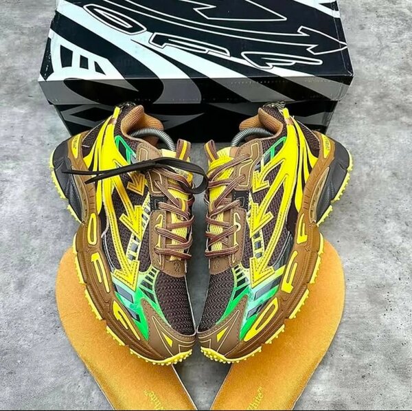 Off white sneaker