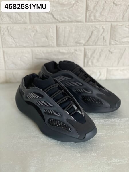 Adidas 700