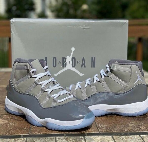 Jordan 11 montantes grises
