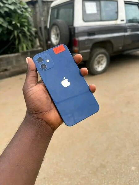 iPhone 12 simple