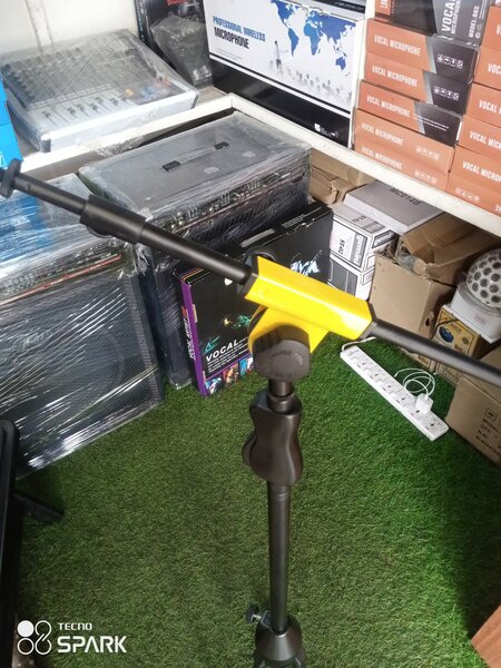 Microphone stand