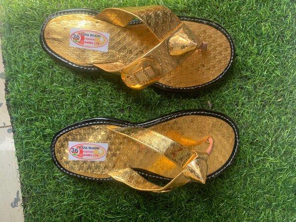 Ahenema slippers