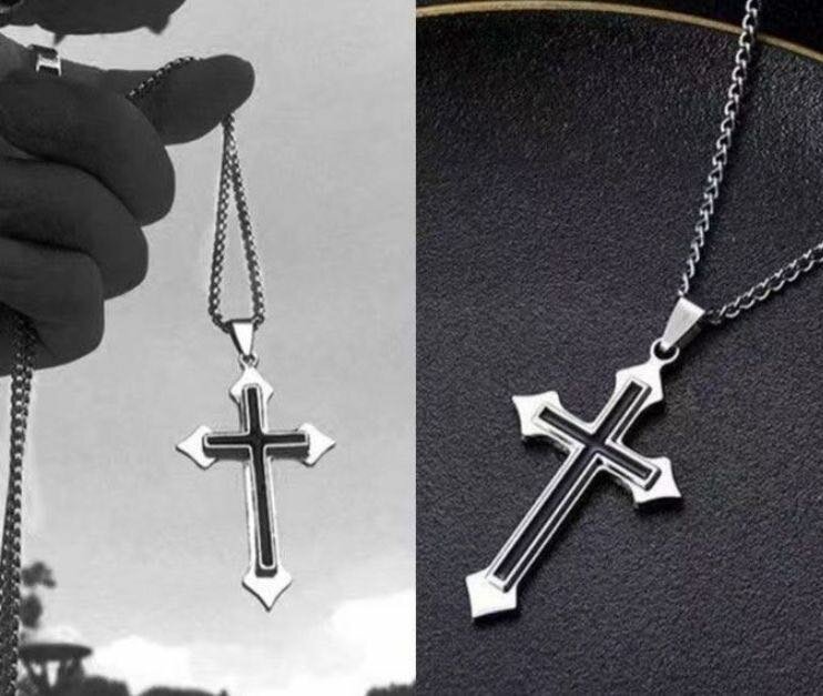 Collier pendentif croix élégant