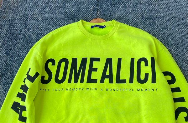 Sweatshirt