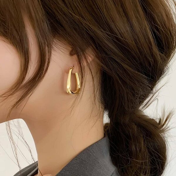 Boucles d'oreilles dorées élégantes