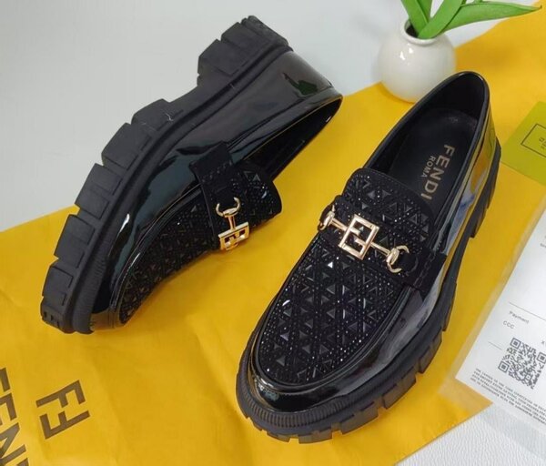 Mocassins noirs élégants Fendi