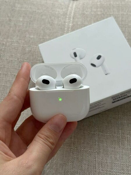 AirPods 4 Apple