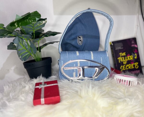 Ladies hand bag