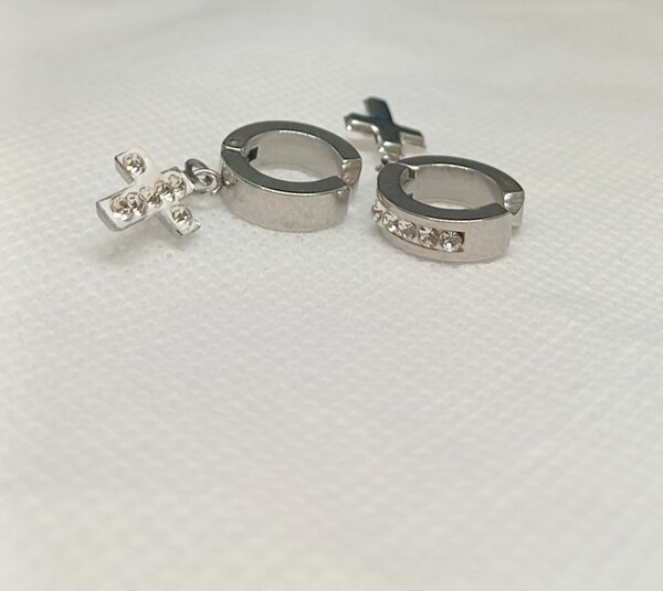 Magnetic earrings