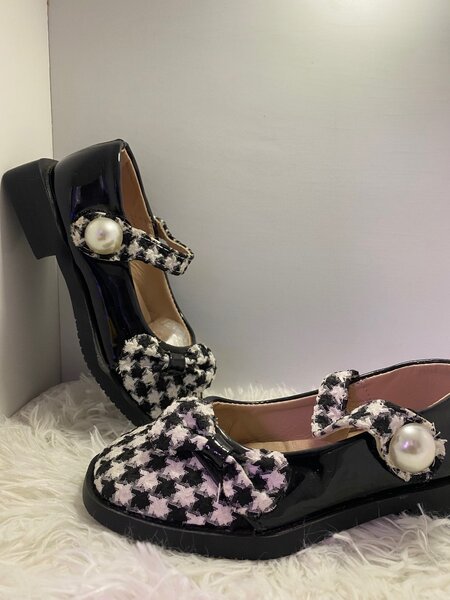 Girls shoes