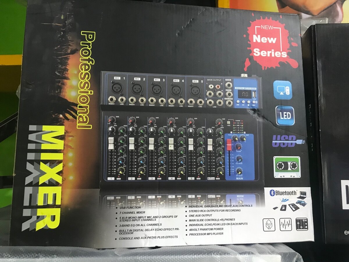 DJ mixer