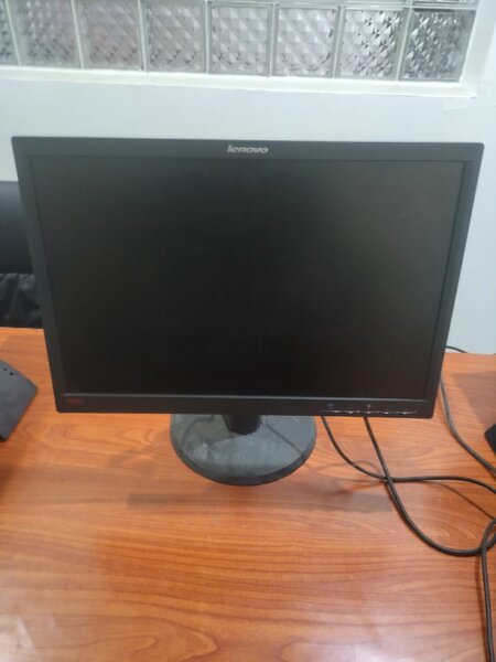 Lenovo Monitor VGA 24'