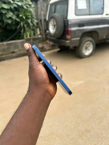 iPhone 12 simple