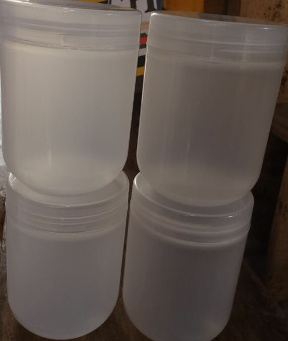 Pots hermétiques en plastique