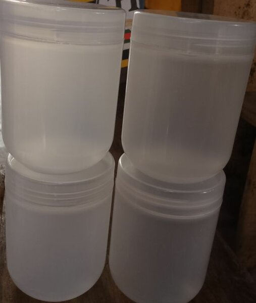 Pots hermétiques en plastique