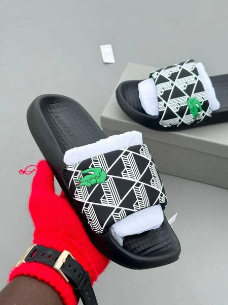 Claquettes Lacoste