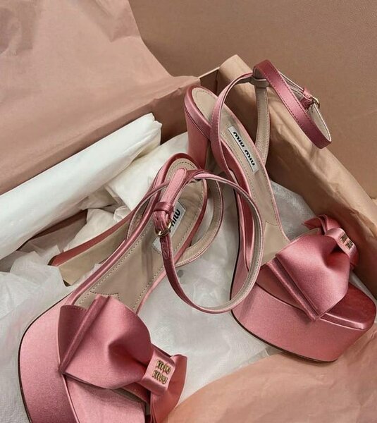 HEELS