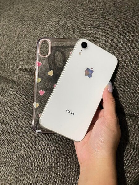 iPhone X avec coque cœur